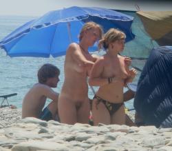 Trio of hot german teens naked on the beach 16/70