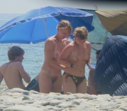 Trio of hot german teens naked on the beach 17/70