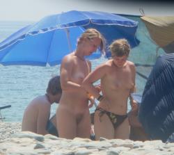 Trio of hot german teens naked on the beach 18/70