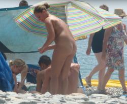 Trio of hot german teens naked on the beach 25/70