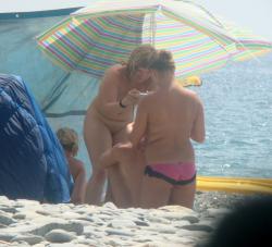 Trio of hot german teens naked on the beach 27/70