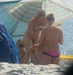 Trio of hot german teens naked on the beach 29/70