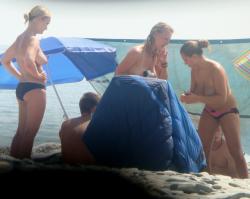 Trio of hot german teens naked on the beach 36/70