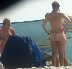 Trio of hot german teens naked on the beach 67/70