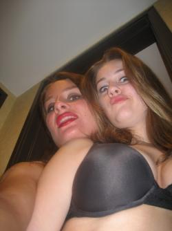 Girl topless party 50/53