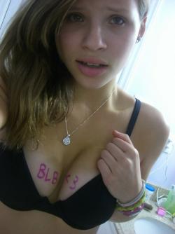 Facebook selfshot girl 24/38