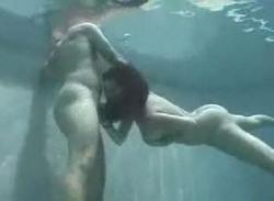Naked girls underwater 5/16