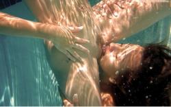 Naked girls underwater 14/16