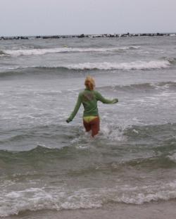 Blonde on the beach 24/106