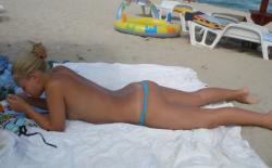 Blonde on the beach 38/106