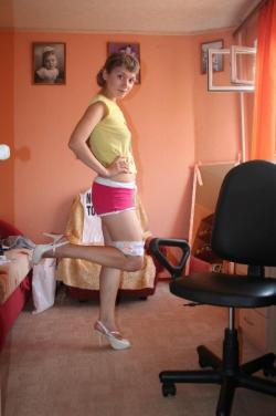 Funny russian girls at home 2/10