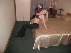 Russian amateur girl pose in hotel room 3/39