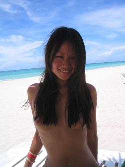 Nude beach - serie 21 (nice asian) 11/17