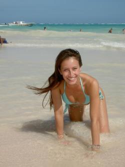 Amateur brunette model on vacation 9/103