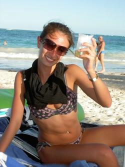 Amateur brunette model on vacation 18/103