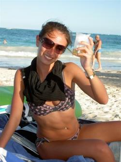 Amateur brunette model on vacation 72/103
