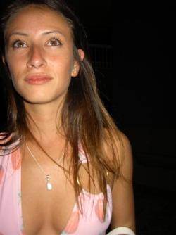 Amateur brunette model on vacation 82/103