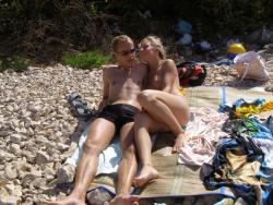 Topless beach vacation photos of hot blonde woman 15/20