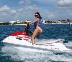Sexy milf and her vacation photos from beach 20/44
