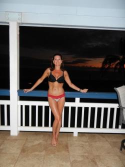 Sexy milf and her vacation photos from beach 29/44