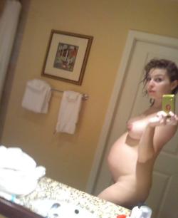 Amazing pregnant girl and her naked selfpics 10/10