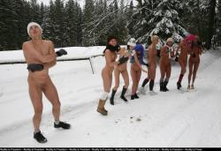 Nudist party in winter 22/46