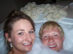 Couple fucking  in bathtube 14/57