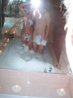 Couple fucking  in bathtube 24/57