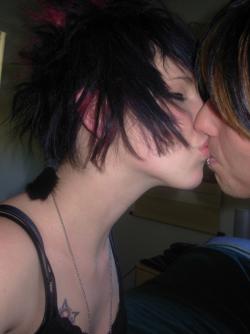 Kissing and fucking emo couple(72 pics)
