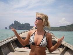 Blonde cutie on vacation in thailand 4/31