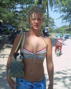 Blonde cutie on vacation in thailand 16/31