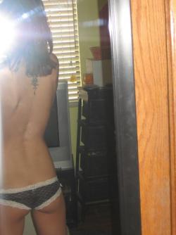Selfshots - topless slut 22/95