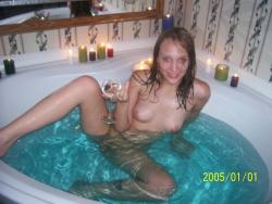 Young teen pose in bathtube and in bed 26/34