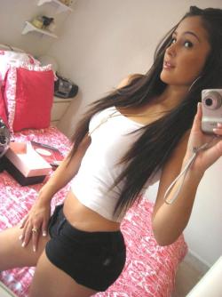 Selfshots - young girl 70/115