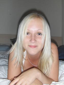 Horny shaved blonde girlfriend 62/118