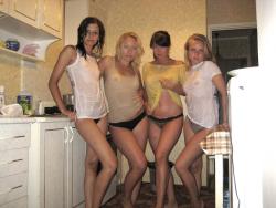 4 wet friends(40 pics)