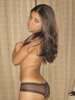 Andrea - amateur latina teen beauty in black panti 4/9