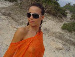 Tanned beach brunette on vacation in jamaique 26/33