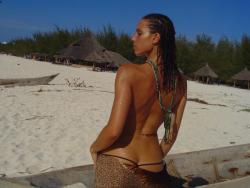 Tanned beach brunette on vacation in jamaique 30/33