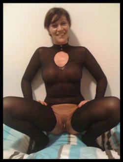 Hot french milf spread legs in bodystocking 1/10