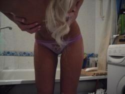 Amazing blond girlfriend â€“ selfshots 39/49