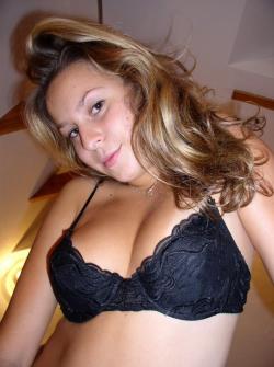 Roxana - amateur blonde in black lingerie 36/67