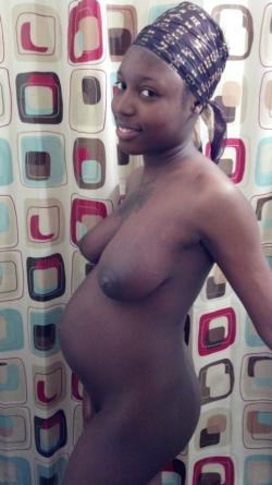 Black, pregnant and naked 3/5