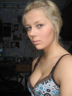 Astrid - amateur blonde teen beauty 30/38