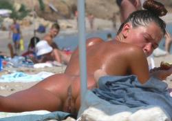 Nudist fkk summer time hotties on the beach 195/200