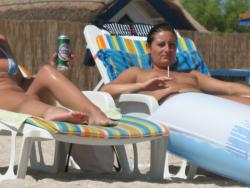 Horny girls on vacation - simone and clara 7/36