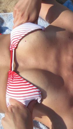 Best cameltoe bikini on the beach 11/42