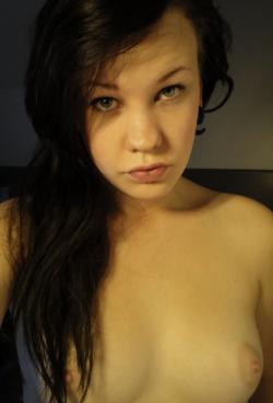 18yo emo slut(5 pics)