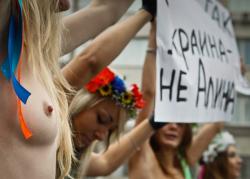 Femen(124 pics)