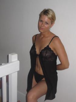 Cute blonde amateur babe 5 6/149